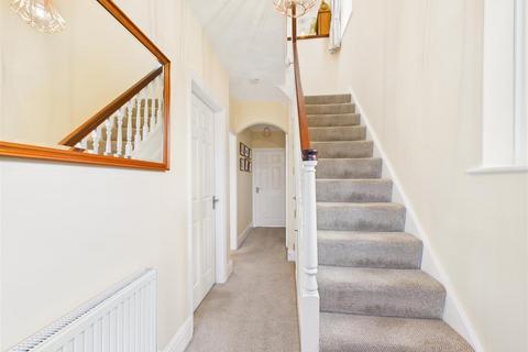 4 bedroom semi-detached house for sale, Hillcrest Avenue, Hessle