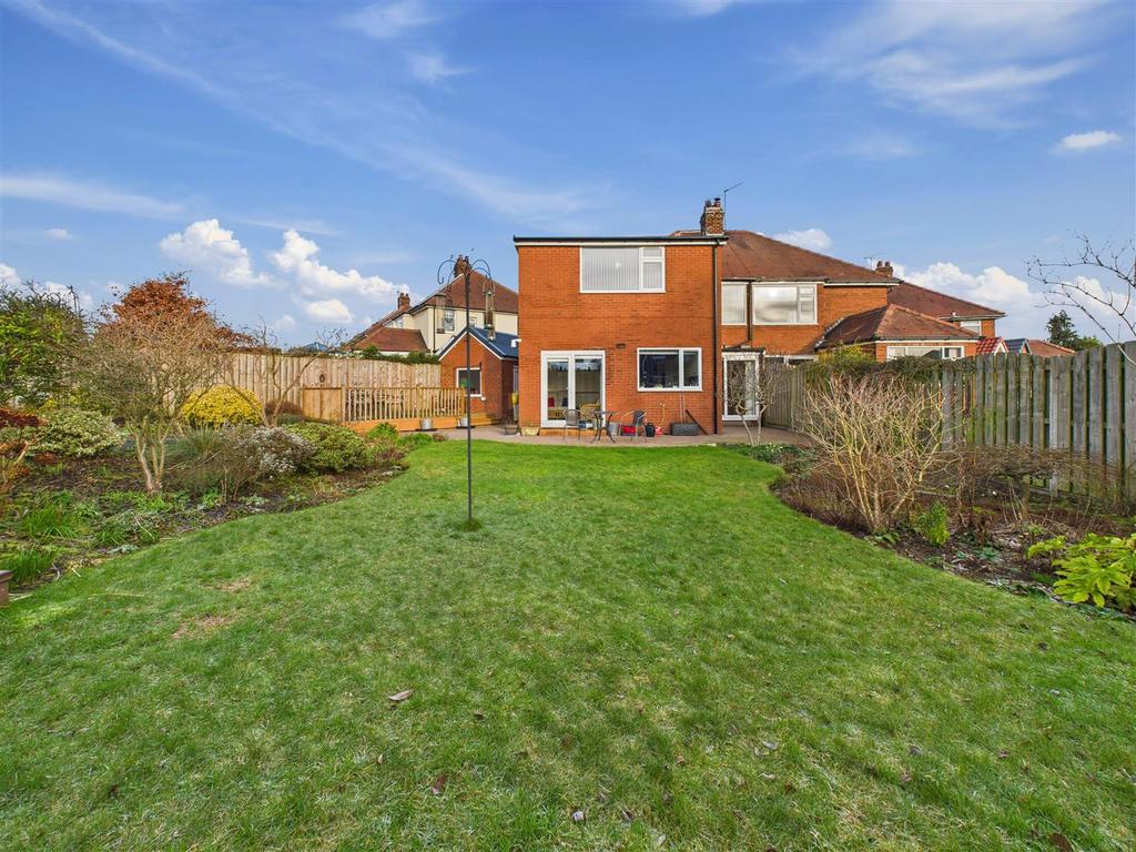 CAM05193 G0-PR0084-STILL034.jpg