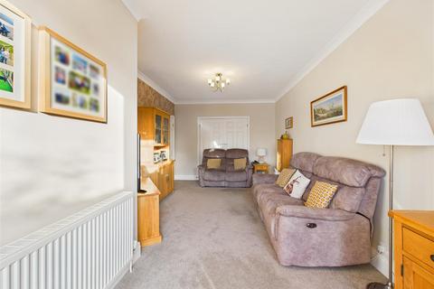 4 bedroom semi-detached house for sale, Hillcrest Avenue, Hessle