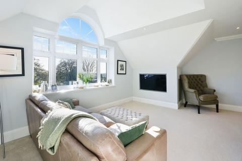 2 bedroom penthouse for sale, Park Lane East, Reigate RH2