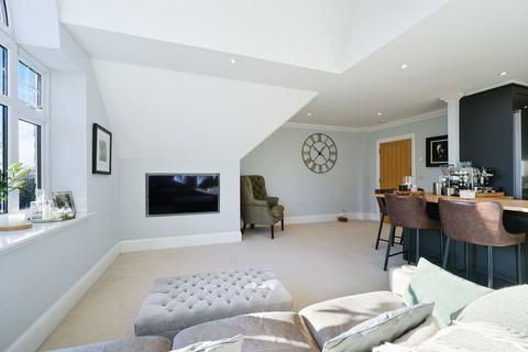 2 bedroom penthouse for sale, Park Lane East, Reigate RH2