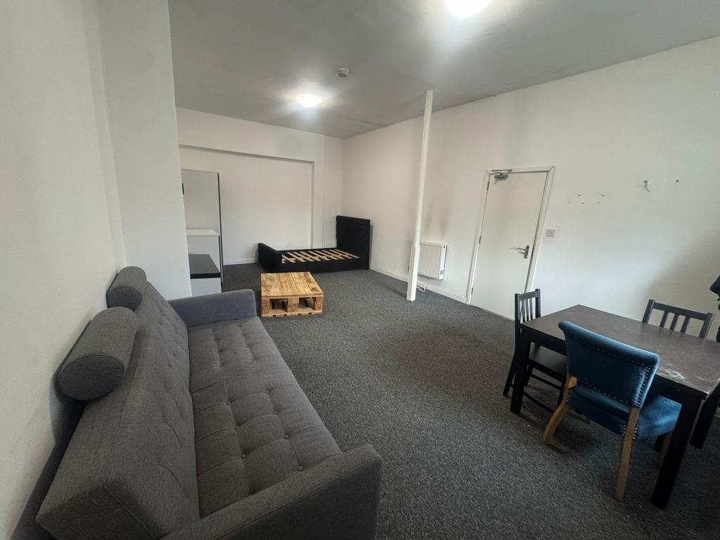 Spacious Rooms in Shared House – Heart of Eccle