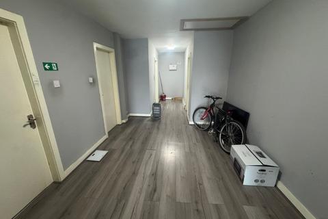 1 bedroom flat to rent, 103-105 Church Street, M30