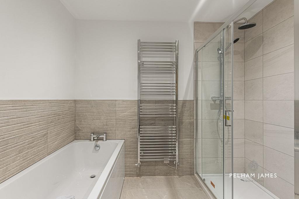 Principal En Suite, Millfield House, Corby Glen