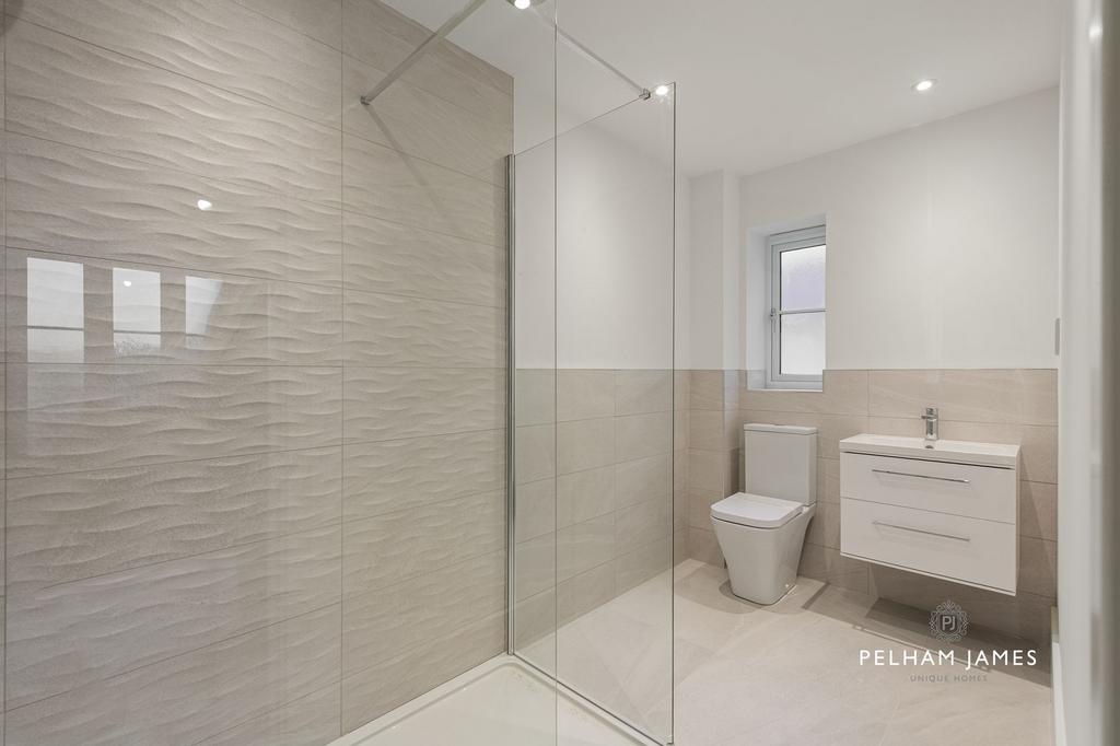 En Suite, Millfield House, Corby Glen