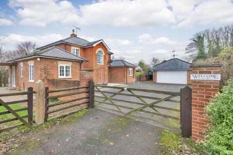 3 bedroom detached house to rent, The Street, Cobham DA12