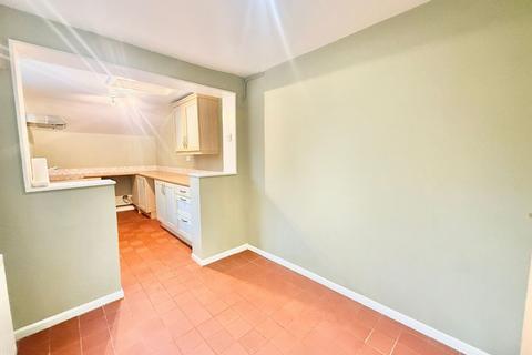 2 bedroom terraced house to rent, Fletton Avenue, Peterborough, PE2