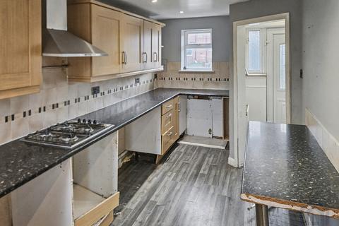 3 bedroom end of terrace house for sale, Leeds LS15