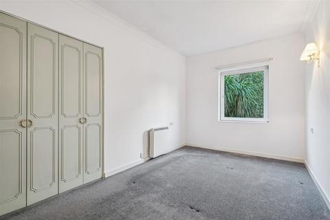 1 bedroom flat for sale, Homecross House, London, W4