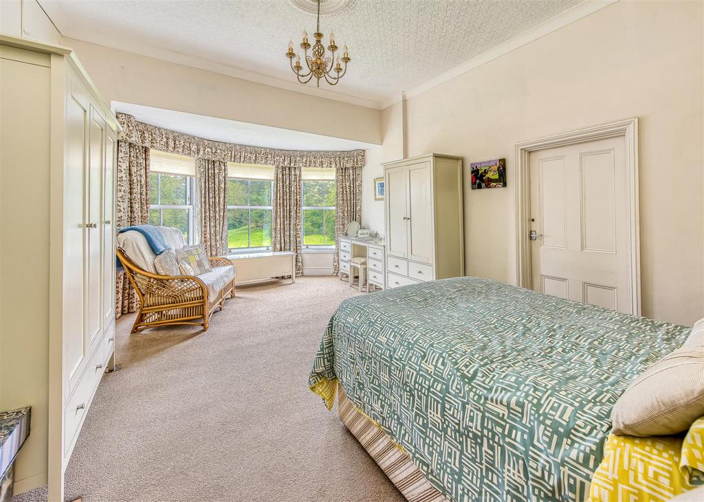 Charlton House-bed1.jpg