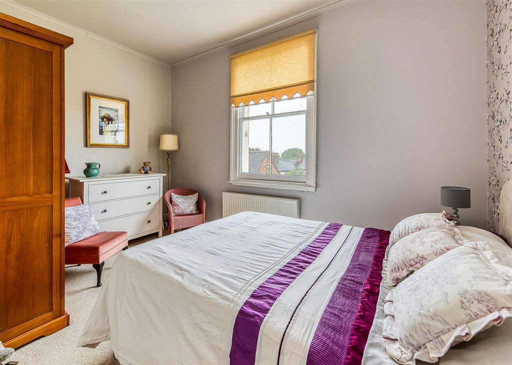 Charlton House-bed2a.jpg