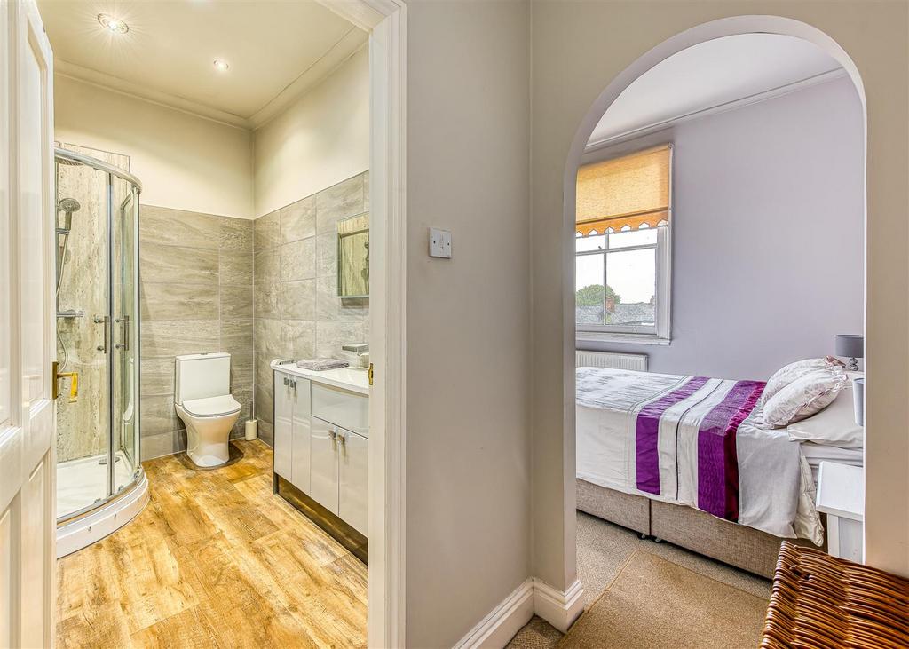 Charlton House-bed2b.jpg