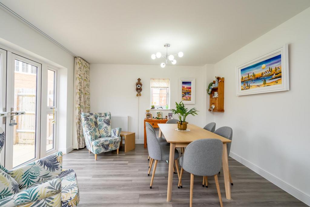 Dining Area.jpg