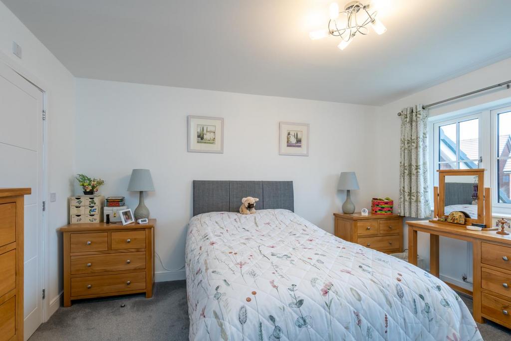 Bedroom 1.jpg