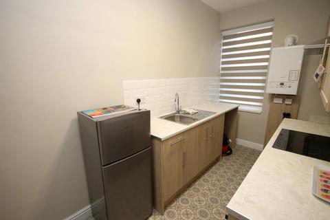 2 bedroom flat to rent, Hope Street Crook