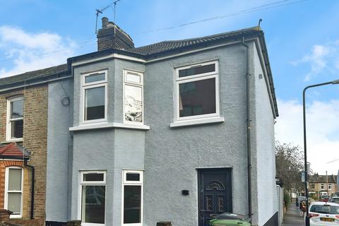 4 bedroom end of terrace house to rent, Pretoria Avenue, London