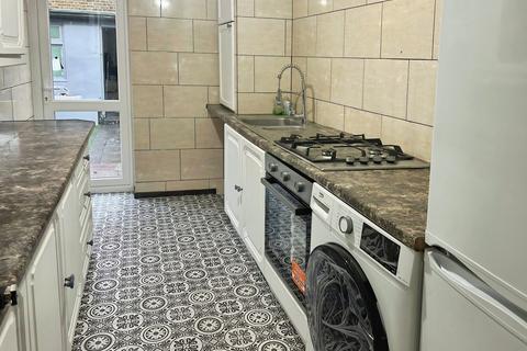 4 bedroom end of terrace house to rent, Pretoria Avenue, London