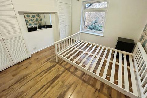4 bedroom end of terrace house to rent, Pretoria Avenue, London