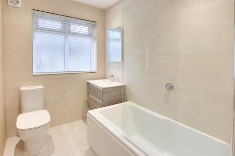 2 bedroom maisonette for sale, Sherwood Court, High Street, West Wickham
