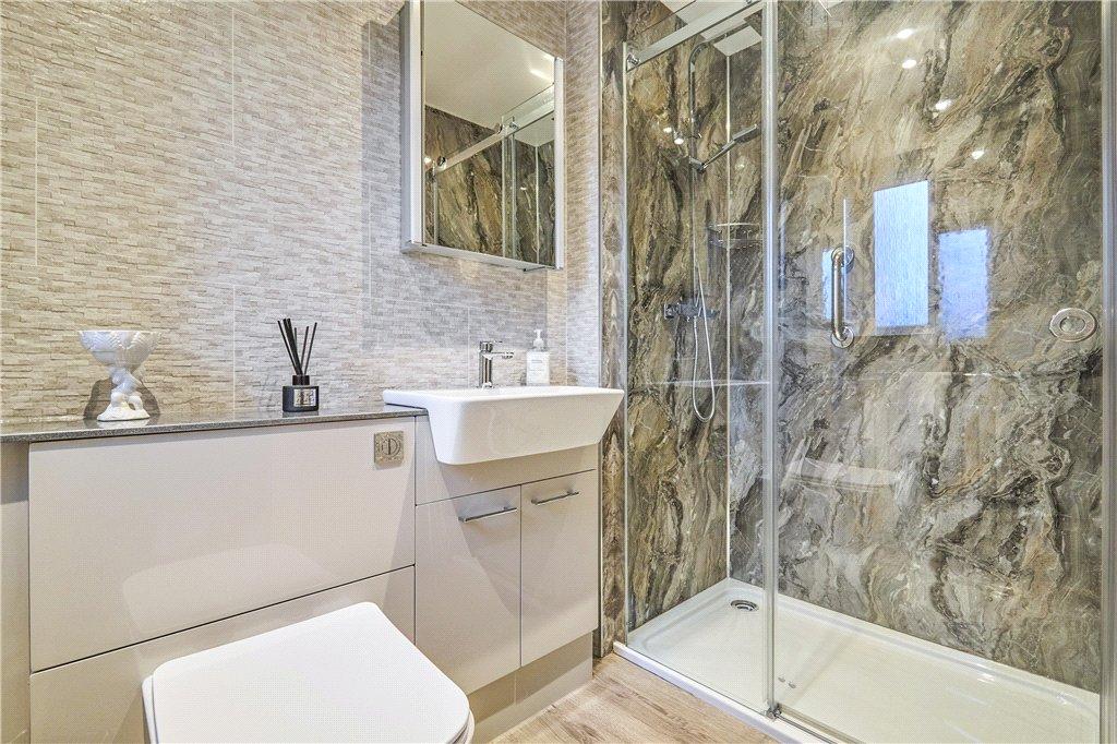 Primary En-Suite