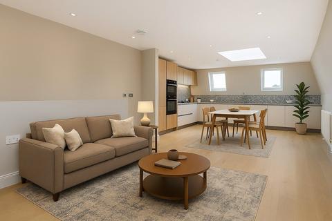 3 bedroom apartment to rent, Bellevue Parade, London, SW17
