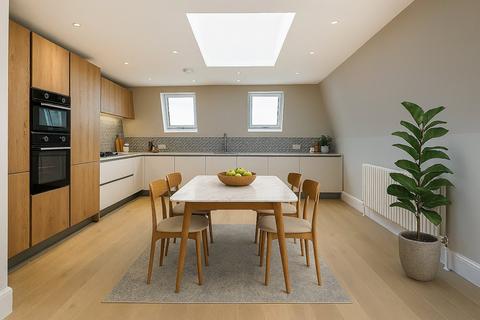 3 bedroom apartment to rent, Bellevue Parade, London, SW17