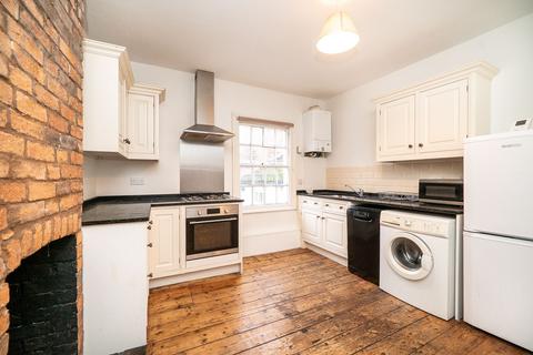 2 bedroom maisonette to rent, High Street, Markyate, AL3