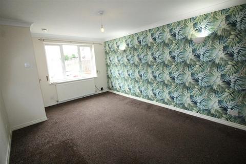 2 bedroom townhouse to rent, Phoenix Court, Soothill, Batley