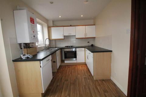 2 bedroom townhouse to rent, Phoenix Court, Soothill, Batley