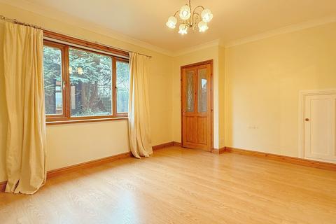 3 bedroom semi-detached house for sale, Leeds Road, Shipley, BD18