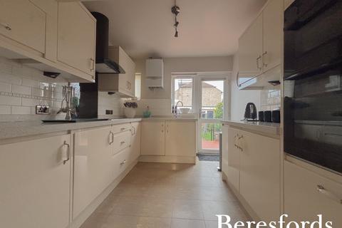 3 bedroom terraced house for sale, Clyde Crescent, Upminster, RM14