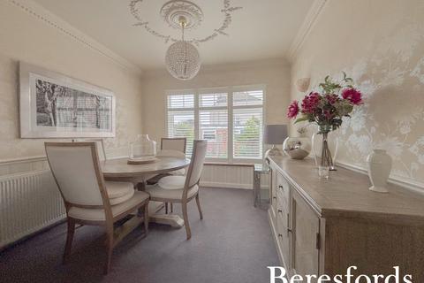 3 bedroom terraced house for sale, Clyde Crescent, Upminster, RM14