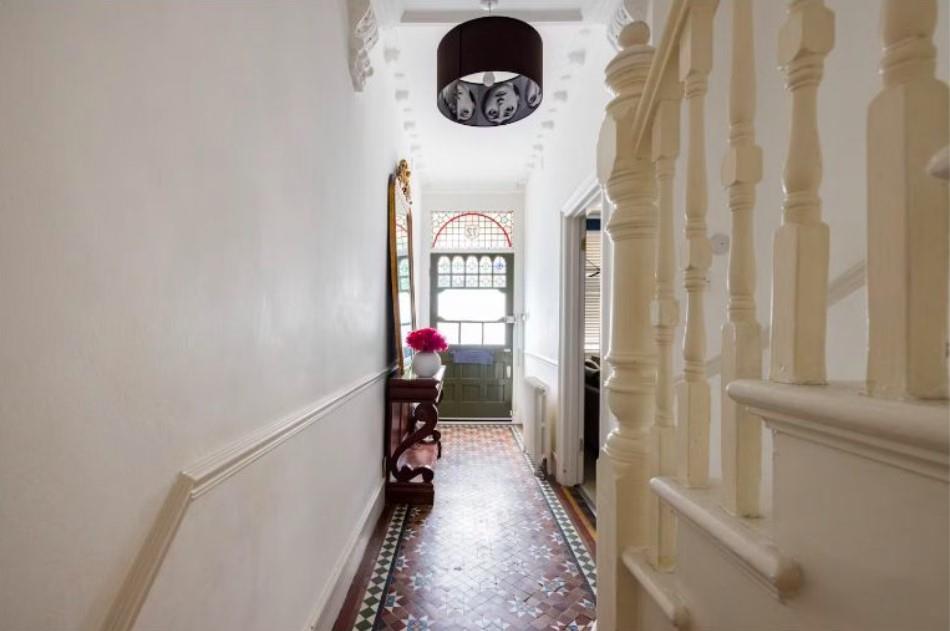 72 Addison  Gardens - Hallway.jpg