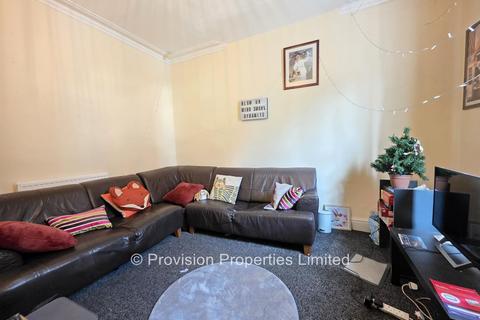 4 bedroom terraced house to rent, Welton Place, Hyde Park LS6