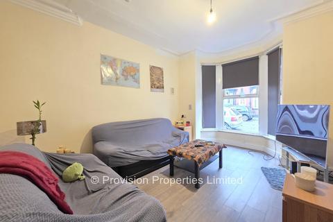 4 bedroom terraced house to rent, Ashville Terrace, Hyde Park LS6