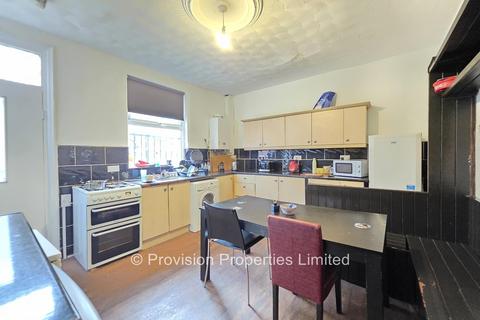 4 bedroom terraced house to rent, Ashville Terrace, Hyde Park LS6