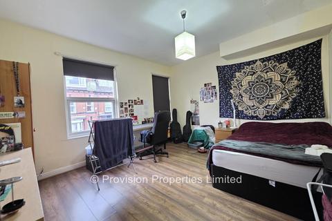 4 bedroom terraced house to rent, Ashville Terrace, Hyde Park LS6