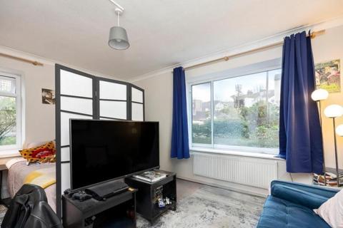 3 bedroom flat to rent, Wellington Road, Brighton