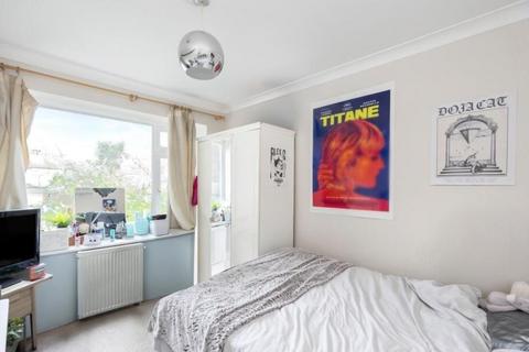 3 bedroom flat to rent, Wellington Road, Brighton