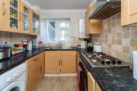 3 bedroom flat to rent, Wellington Road, Brighton