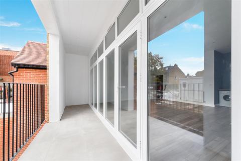 4 bedroom flat to rent, Kingston Road, Wimbledon SW19