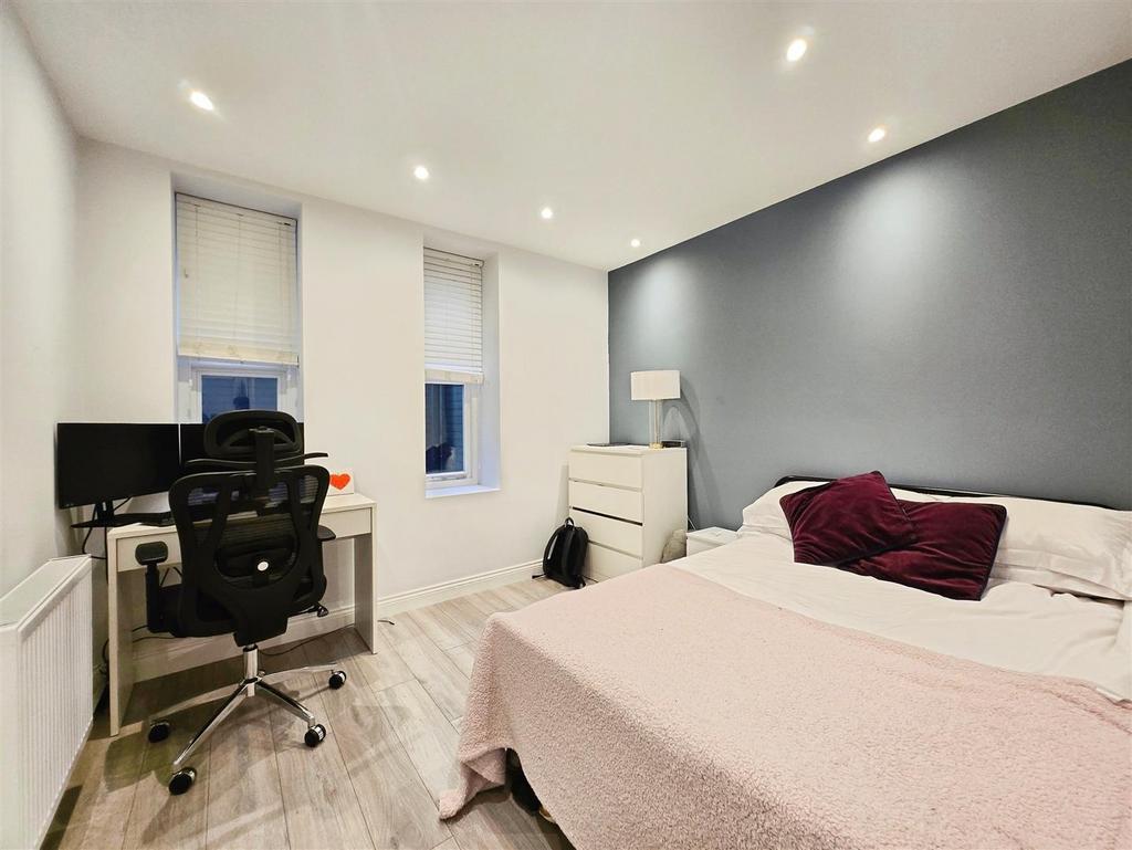 Bedroom  (3).jpg