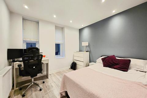 4 bedroom flat to rent, Kingston Road, Wimbledon SW19