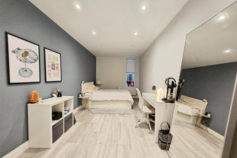4 bedroom flat to rent, Kingston Road, Wimbledon SW19