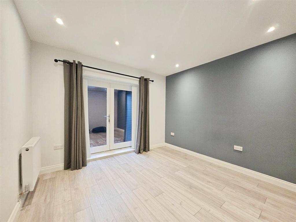 Bedroom  (2).jpg