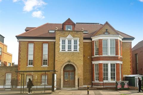 4 bedroom flat to rent, Kingston Road, Wimbledon SW19