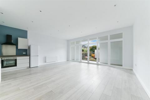 4 bedroom flat to rent, Kingston Road, Wimbledon SW19