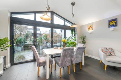 3 bedroom semi-detached house for sale, Cambridge Road, New Malden