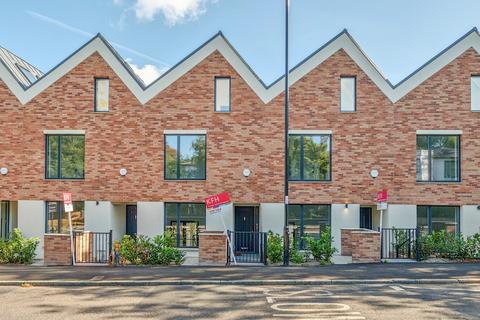 3 bedroom semi-detached house for sale - Hermitage Mews, Crystal Palace, London, SE19