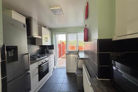 3 bedroom terraced house to rent, Witchards, Basildon